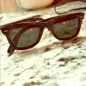 Ray ban wayfarer sunglasses (style 2140)